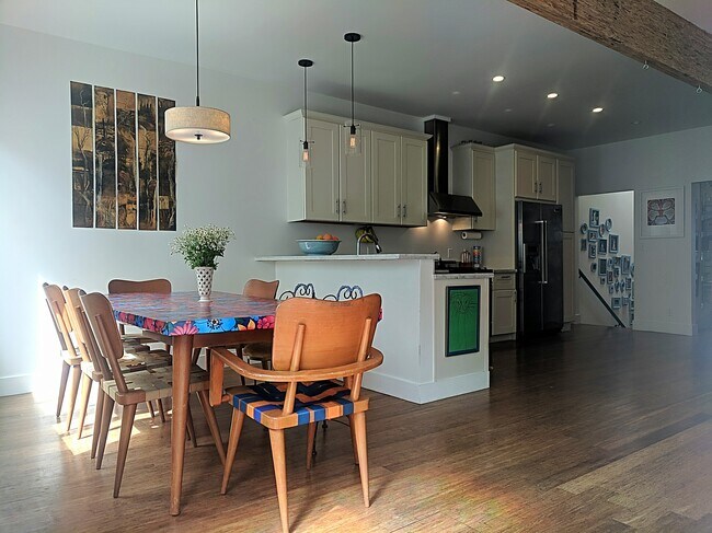 Building Photo - 637 Peralta Ave