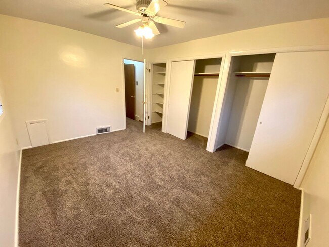 Building Photo - 2 Bed Duplex