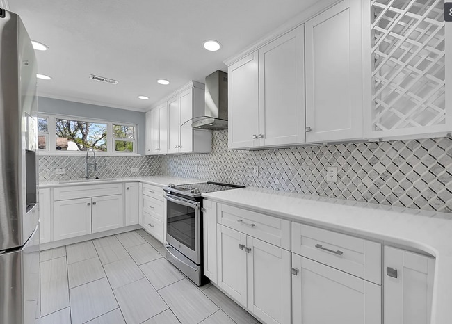 Building Photo - 4265 Brentwood St