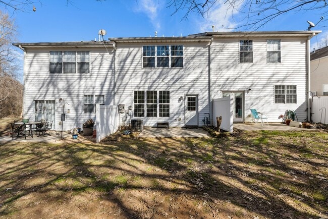 Building Photo - 2/2.5 Townhome in Great Flowery Branch loc...