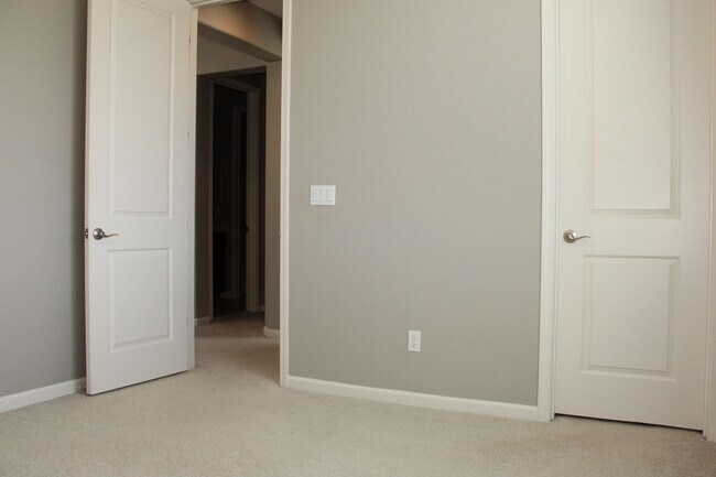 Building Photo - 170 Dnieper River Way