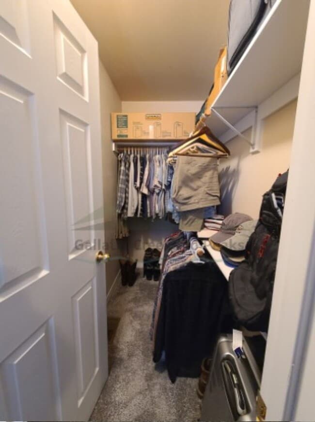 Building Photo - 3 Bedroom 2 Bathroom Home