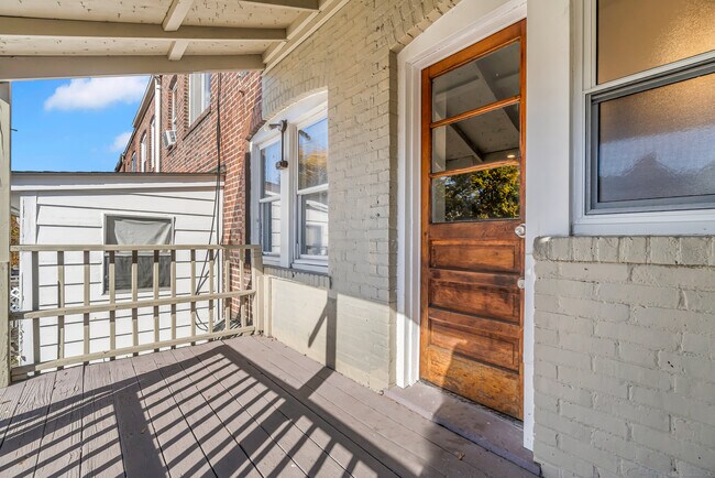 Building Photo - 236 Wood St