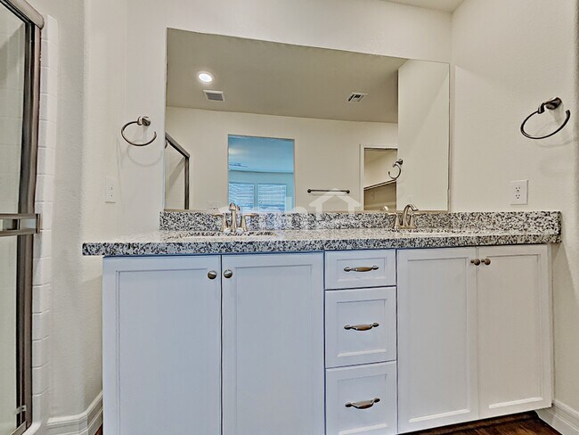 Building Photo - 10474 Marias St