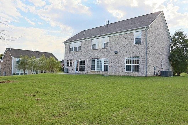 Building Photo - Family friendly home in highly sought afte...