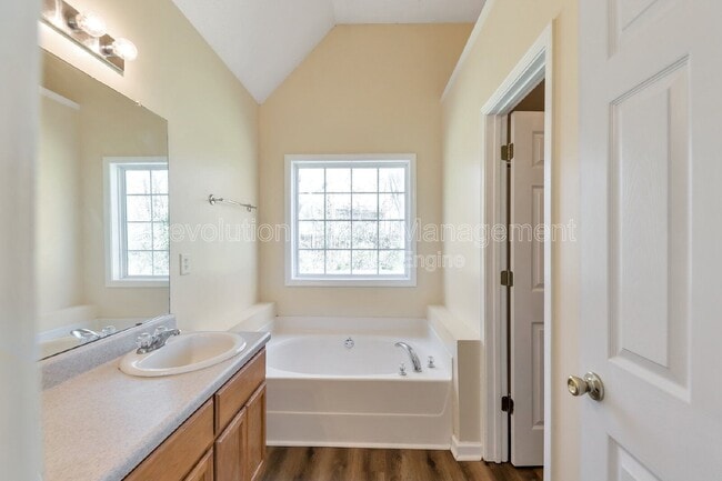 Building Photo - 110 Vineyard Ridge Dr