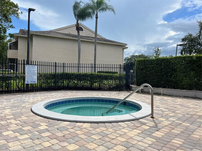 Building Photo - 671 Cypress Lake Blvd