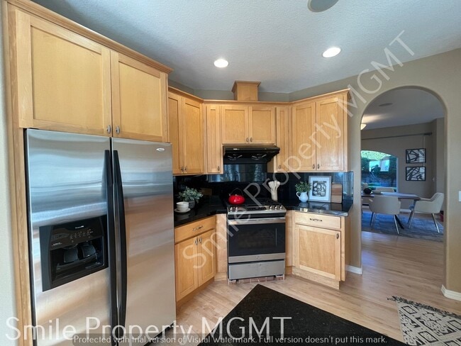 Building Photo - single house