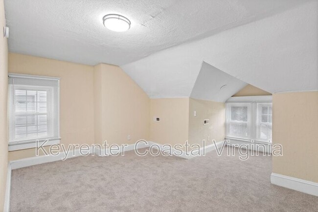 Building Photo - 635 37th St