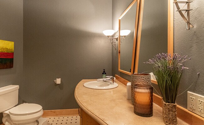 2nd Bathroom - 111 Roberts St N