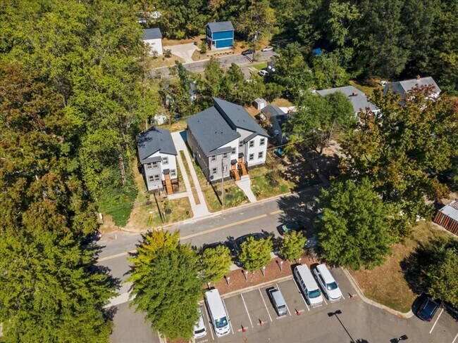 Building Photo - 803 Dupree St