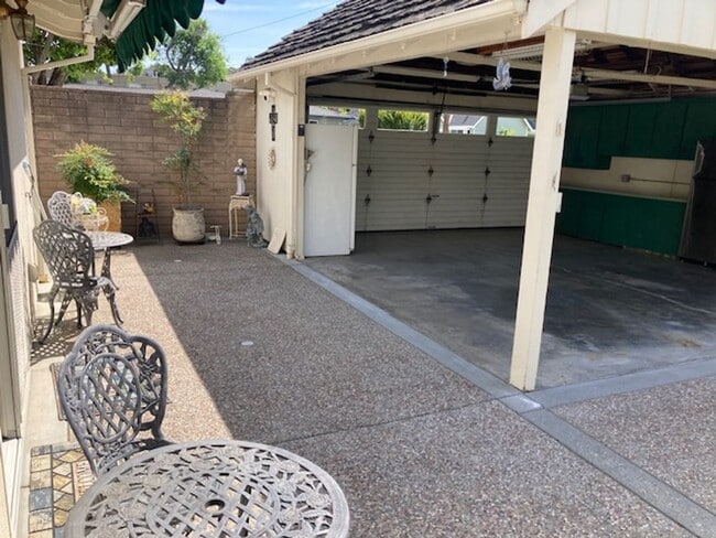 Building Photo - Rare Willow Glen Gem: Spacious 4BR Family Compound on a 9,000+ Sq. Ft. Lot