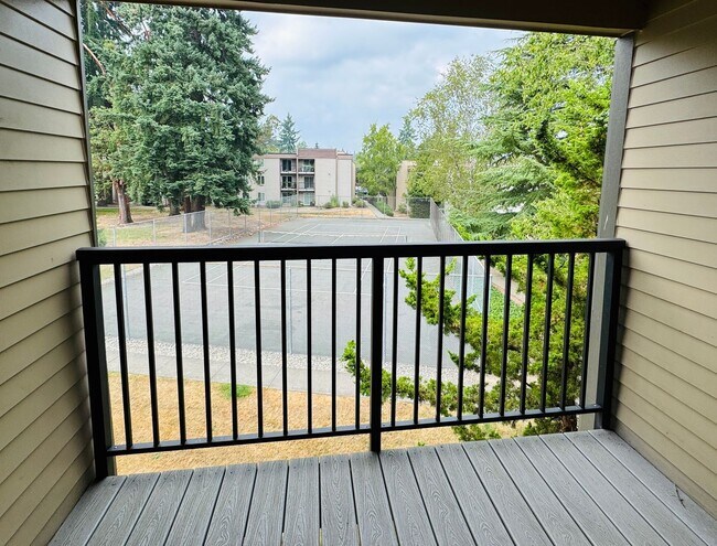 Building Photo - 3Bd/1.75Ba Bellevue Condo