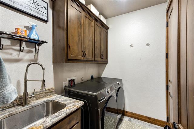 Building Photo - 6696 Paradise Dr