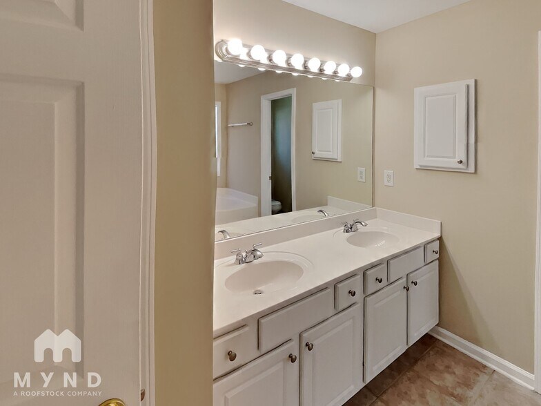 Building Photo - 1690 Cooper Lakes Dr