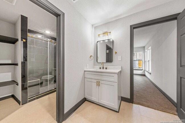 Building Photo - 2643 W Gramercy Pl