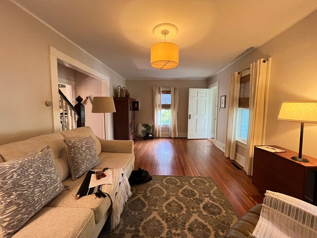 Building Photo - Beautiful East Rock Single Family House