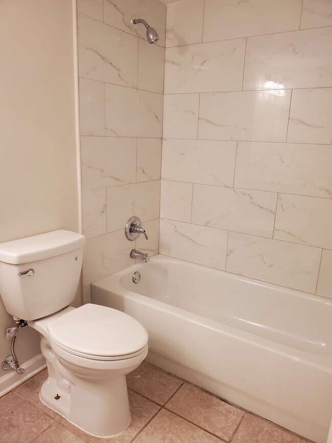 Building Photo - 2500 Houma Blvd