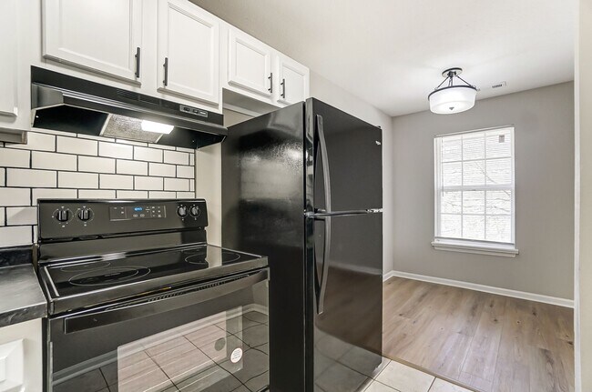 Building Photo - Renovated 2 Bedroom with Washer + Dryer Av...