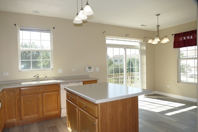 Building Photo - 237 S Oak Creek Ln