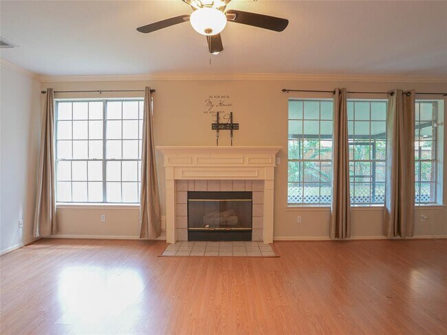 Building Photo - 16322 Red Oak Dr