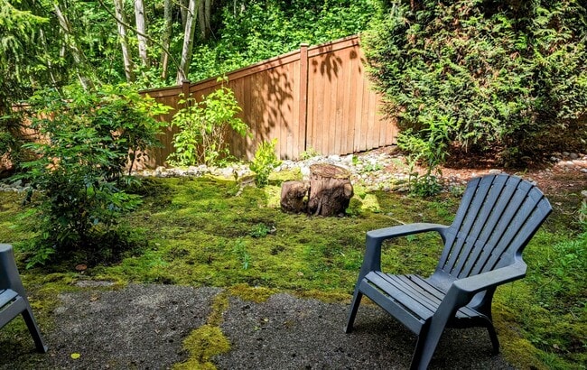 Building Photo - North Lynnwood Spacious Townhome with 2 car garage