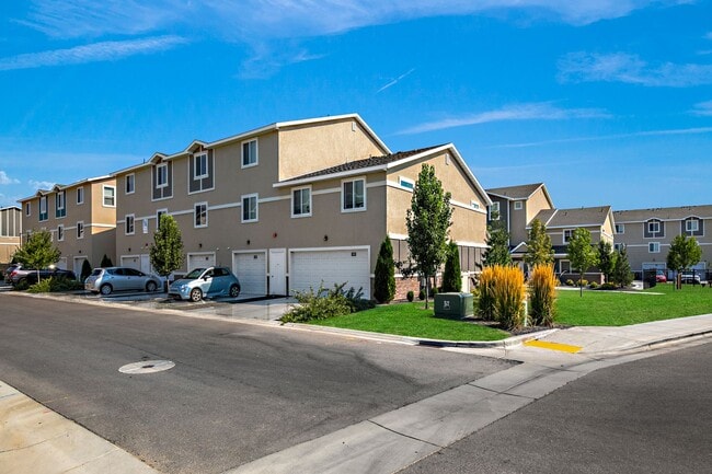 Building Photo - 3710 N Centrepoint Way