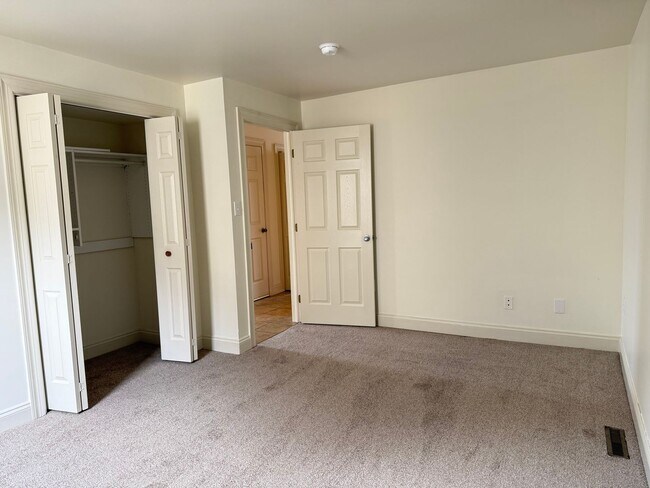 Building Photo - 3131 Lincoln Hwy E