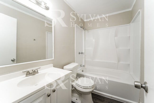 Building Photo - Fall in love with this beautiful 3BR 1BA home