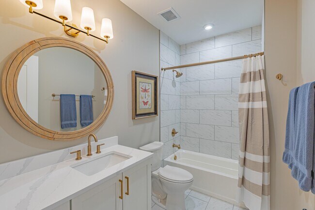 Building Photo - 5211 Highpointe Lakes Dr