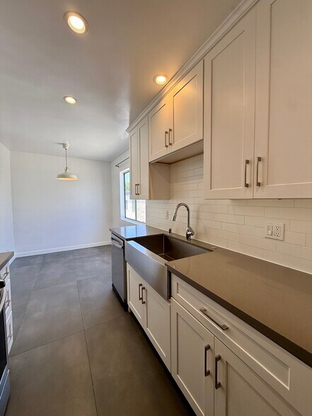 Building Photo - 515 Pier Ave