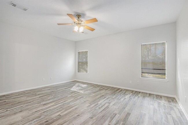 Building Photo - 907 Hinsdale