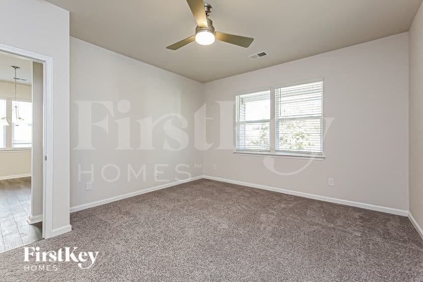 Building Photo - 538 Hillpark Ln