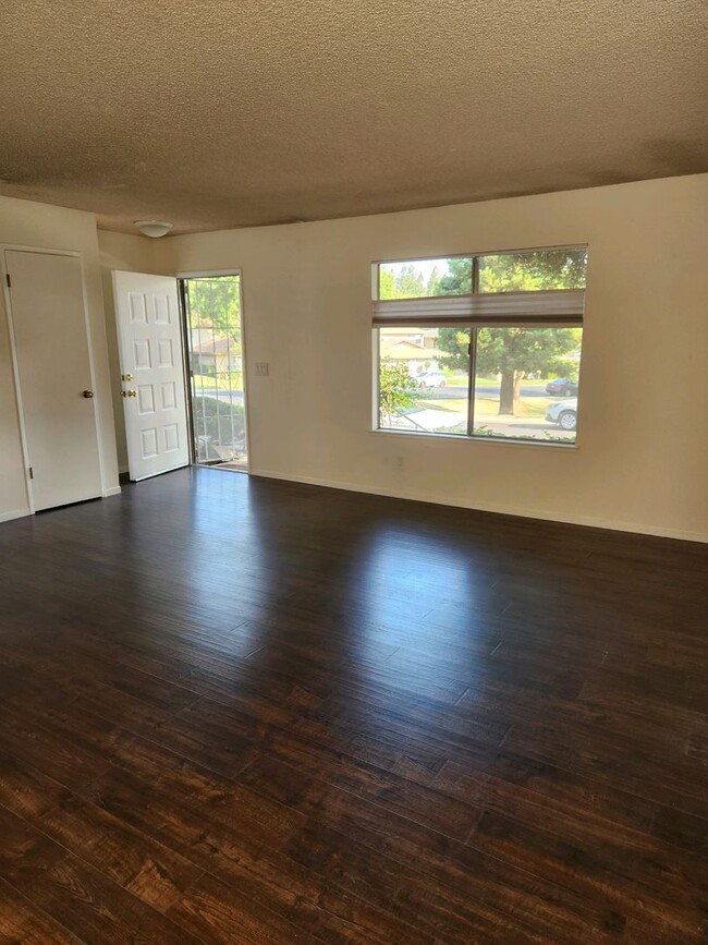 Building Photo - 2BR/1BA Condo on corner lot for rent near ...