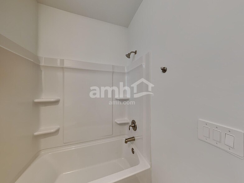 Building Photo - 209 Chase Ln