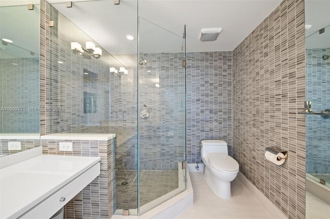 Building Photo - 1900 Sunset Harbour Dr