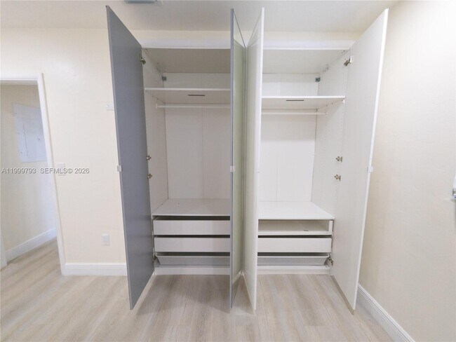 Building Photo - 5781 SW 25th St