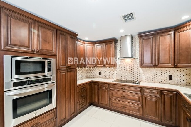 Building Photo - 11856 Lake Bend Cir