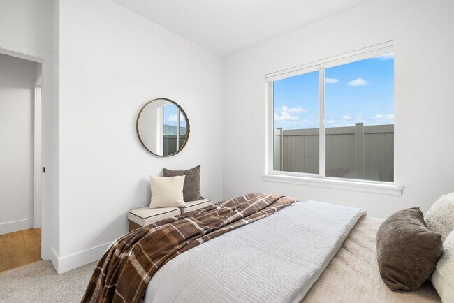 Building Photo - Brand New Luxury Duplex-Top of the line finishes & walking distance to The Village.