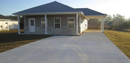 Building Photo - Beautiful 3 Bedroom/ 2 Bath Home