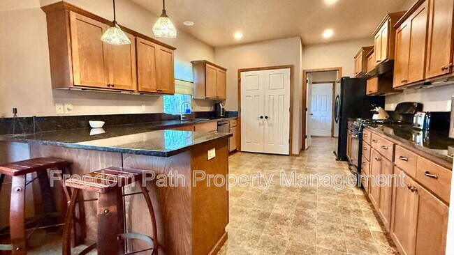 Building Photo - 406 Lundblad Pl