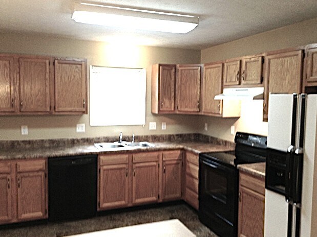 Building Photo - 3915 Little Creek Dr