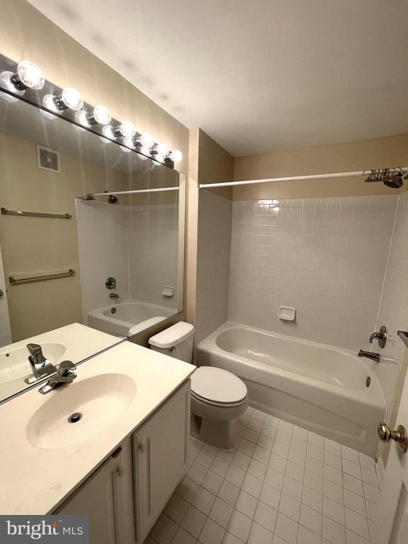 Building Photo - 1306 Roundhouse Ln