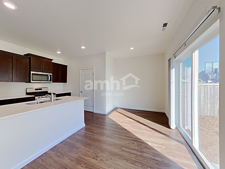 Building Photo - 2328 NW Matteo Dr