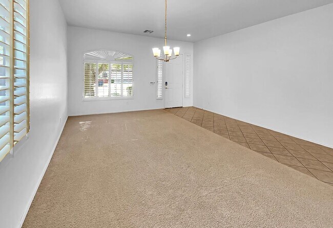 Building Photo - 7236 W Paradise Ln