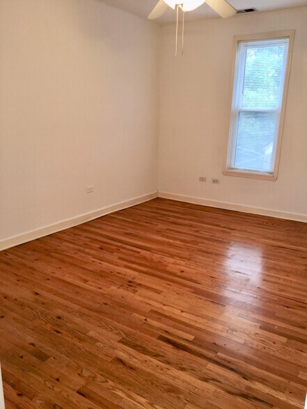 Building Photo - 1428 N Greenview Ave
