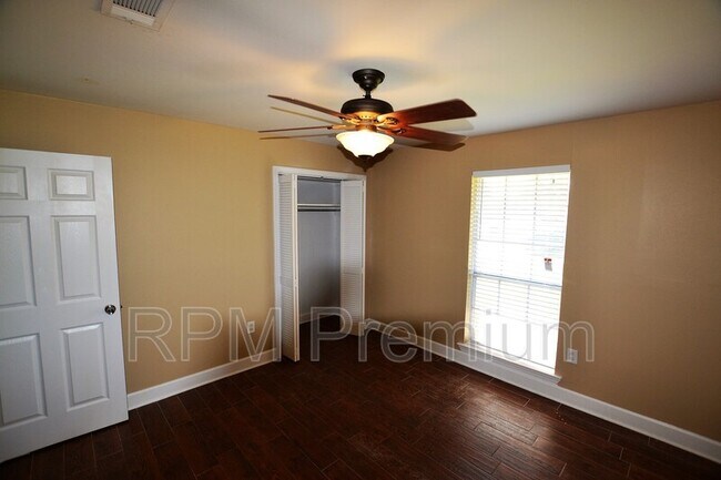 Building Photo - 12299 Sherbrook Dr