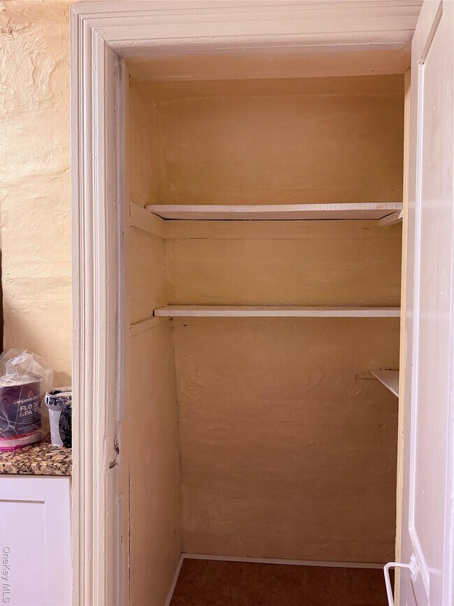 Building Photo - 64 Anstice St