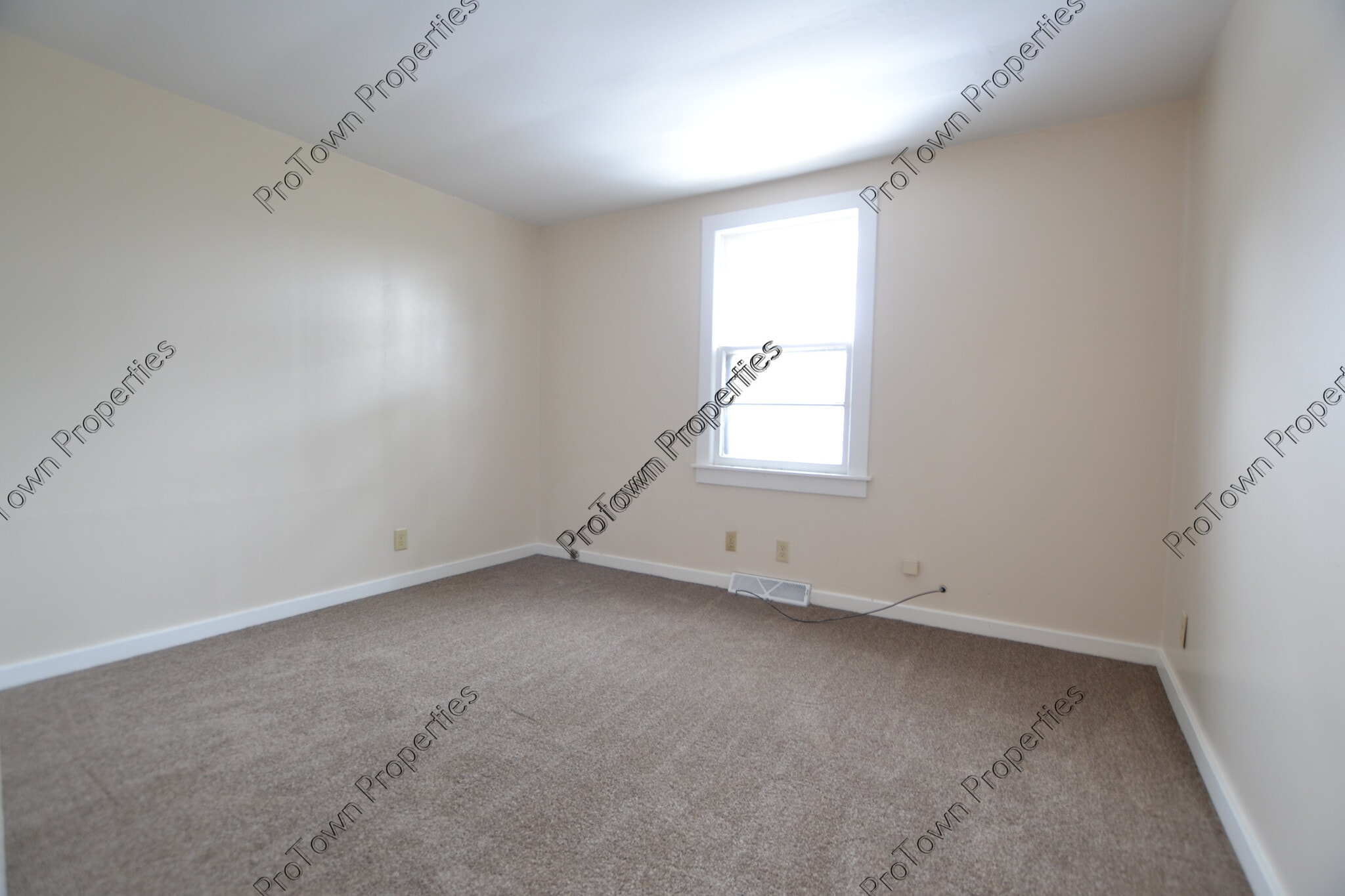 Building Photo - 329 White Ave