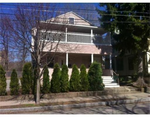 Building Photo - 87 Floral St